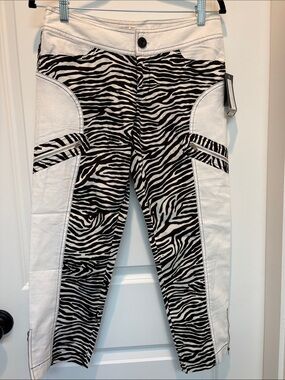 Mocano Black & White Zebra Print Capris - Women's Pants